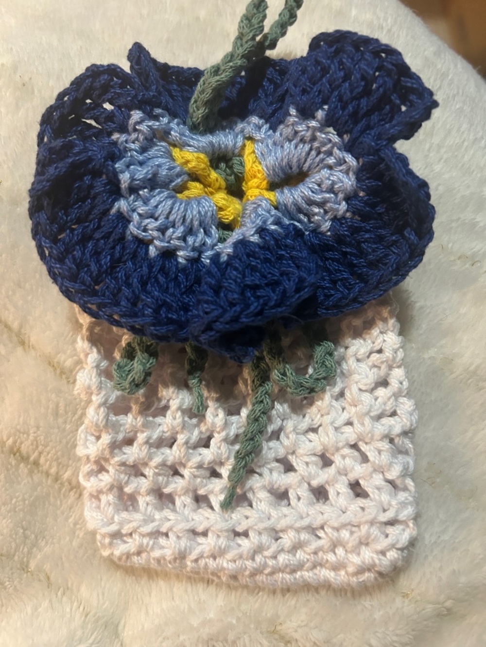 SOAP SAVER Crochet Flower Soap Saver/Sachet Pouch in Navy & Cream - Picture 2 of 4